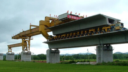 chinas-640-ton-iron-monster-can-erect-colossal-bridges-in-a-few-days_resize_md